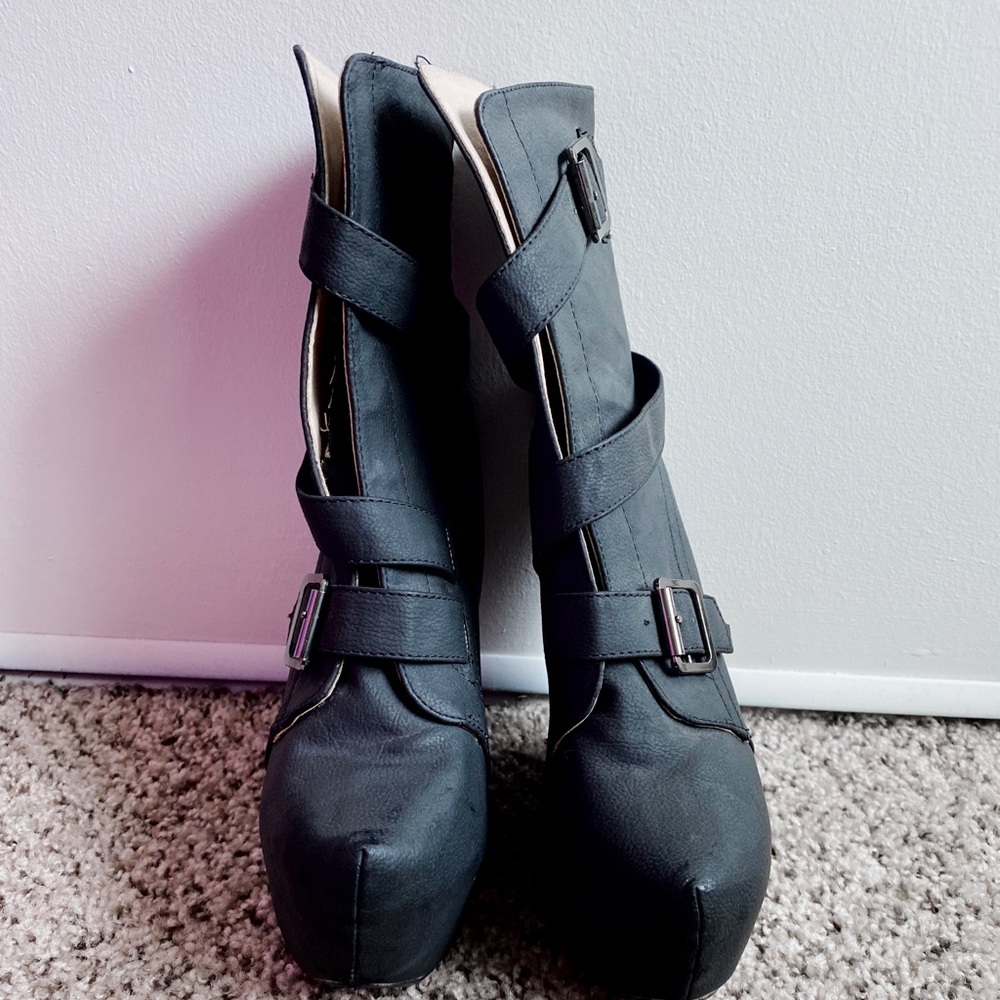 Hot topic platform wedge buckle boots